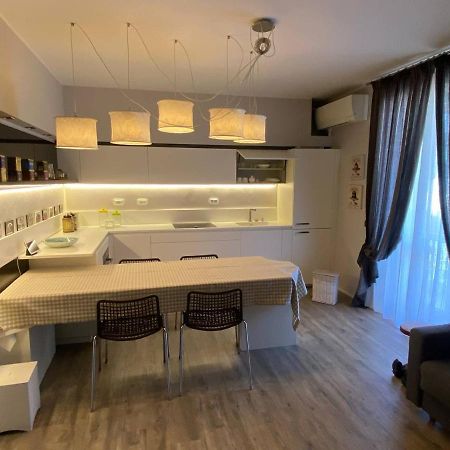 Desenzano Luxury Apartment Дезенцано-дель-Гарда Экстерьер фото