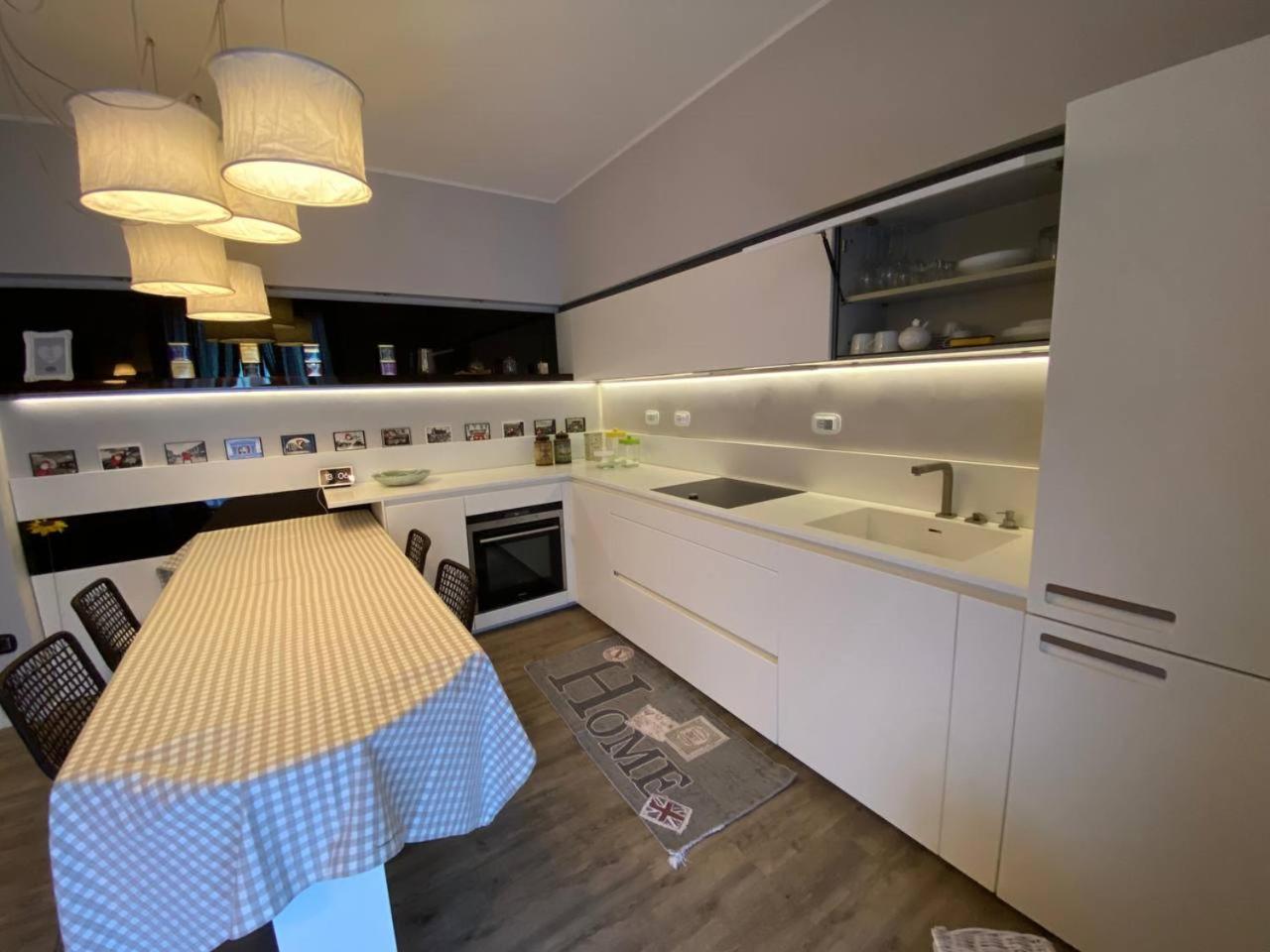Desenzano Luxury Apartment Дезенцано-дель-Гарда Экстерьер фото
