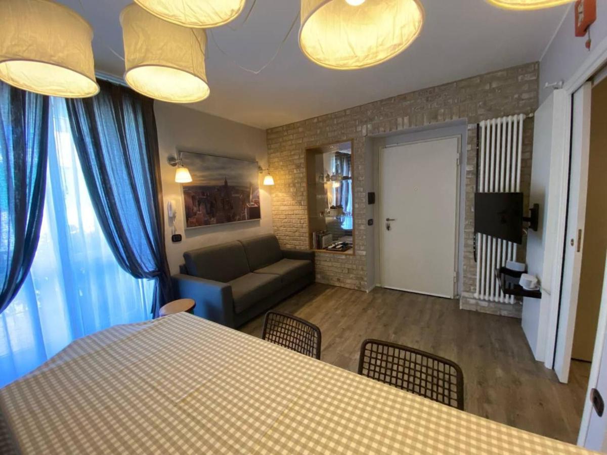 Desenzano Luxury Apartment Дезенцано-дель-Гарда Экстерьер фото
